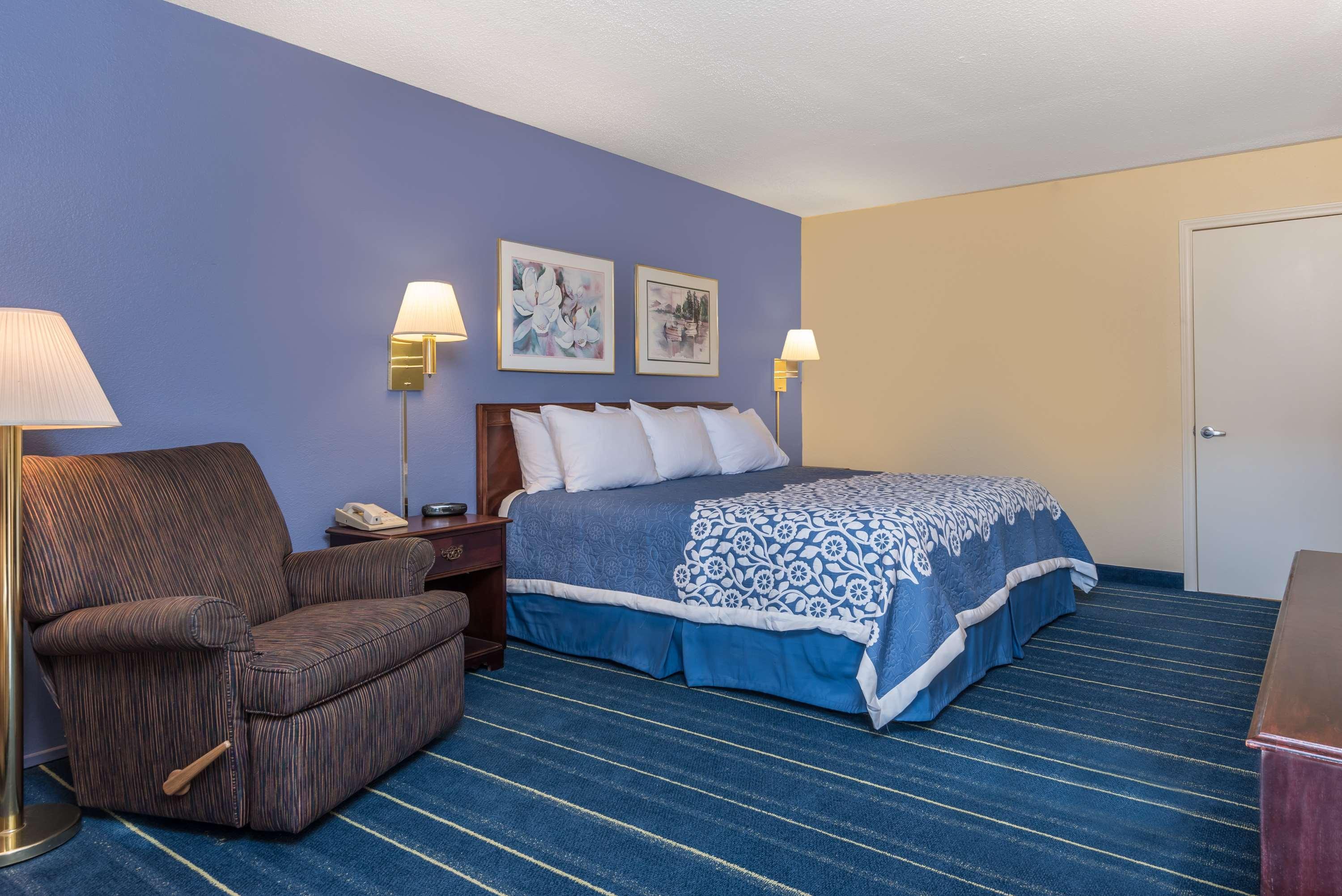 Days Inn By Wyndham South Hill Exteriér fotografie