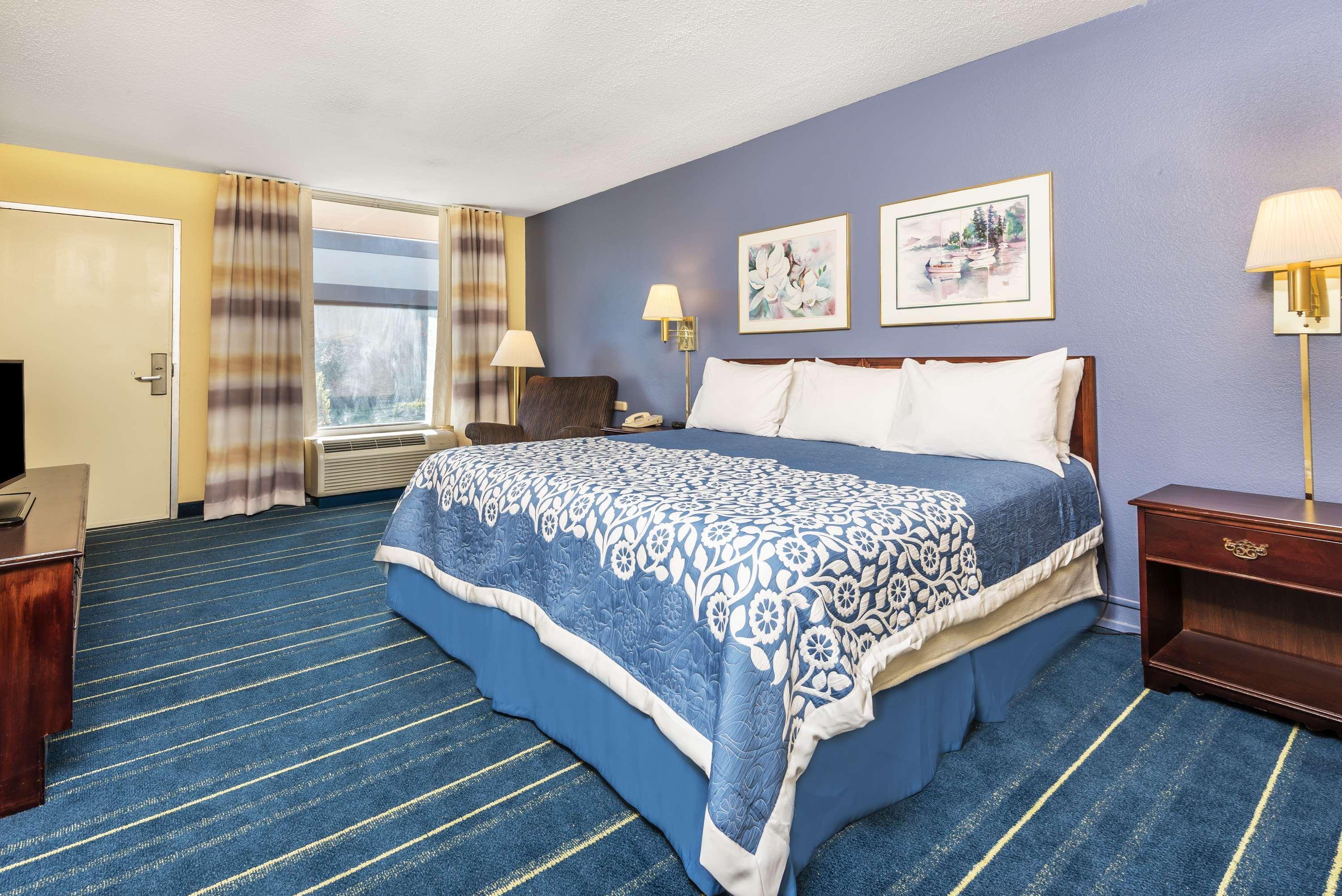 Days Inn By Wyndham South Hill Exteriér fotografie