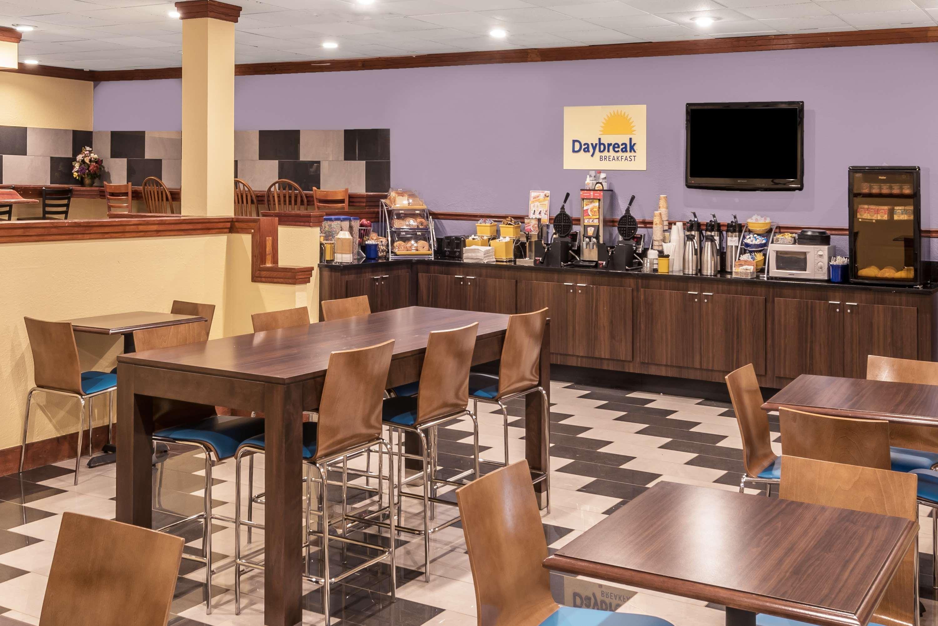 Days Inn By Wyndham South Hill Exteriér fotografie